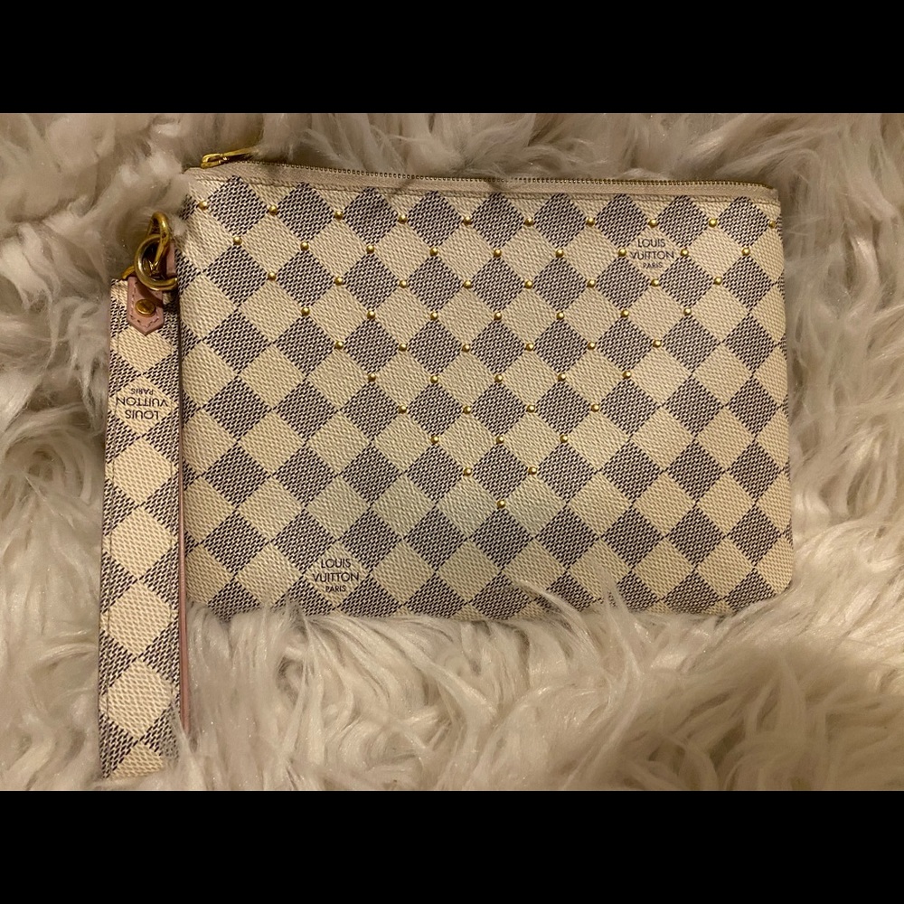 💯 LOUIS VUITTON WRISTLET! Coming Soon! - Picture 7 of 7